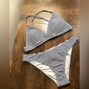 NEW SHEIN White and Navy Strip bikini set. Size Lrg